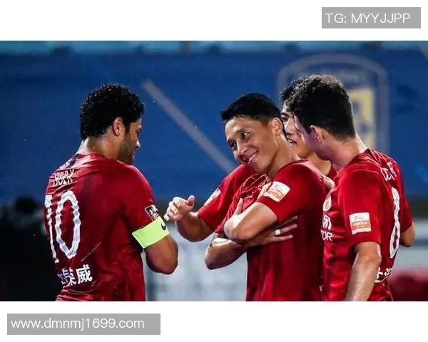 河北华夏与上港激战正酣球迷期待精彩对决与胜负悬念