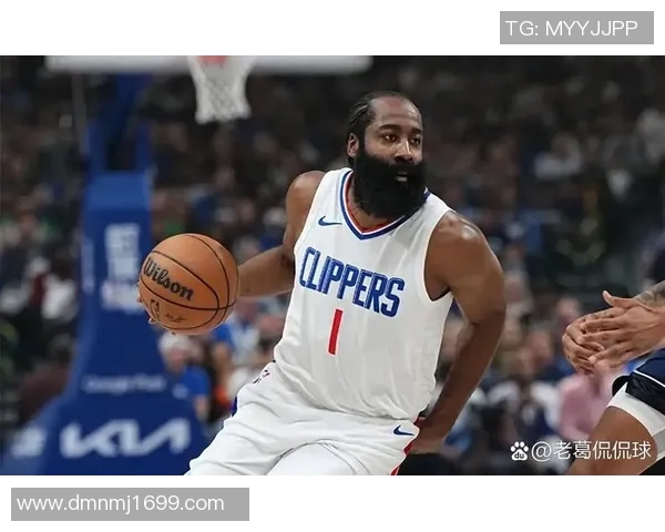 爵士与快船G2对决精彩回顾球星表现与战术分析全景呈现