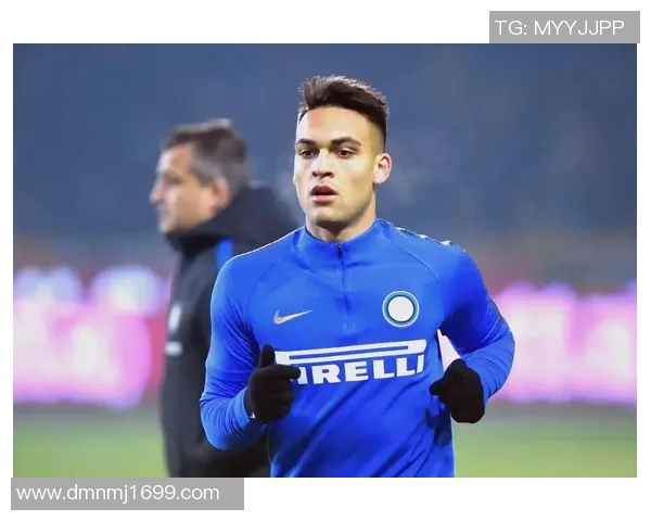 马丁内斯的传奇旅程：从新星崛起到足球巨星的辉煌历程