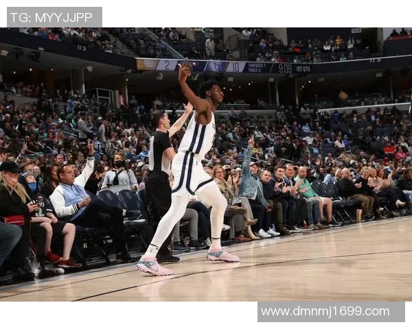 莫兰特解禁复出首战狂砍38分灰熊球迷齐声高喊MVP荣耀时刻