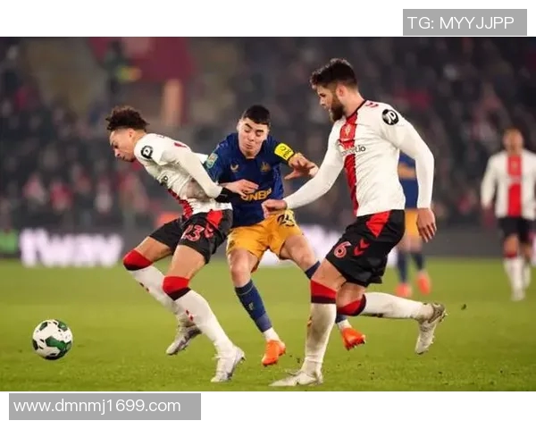 阿尔克马与泽沃勒的激烈对决揭示荷甲新赛季的竞争格局